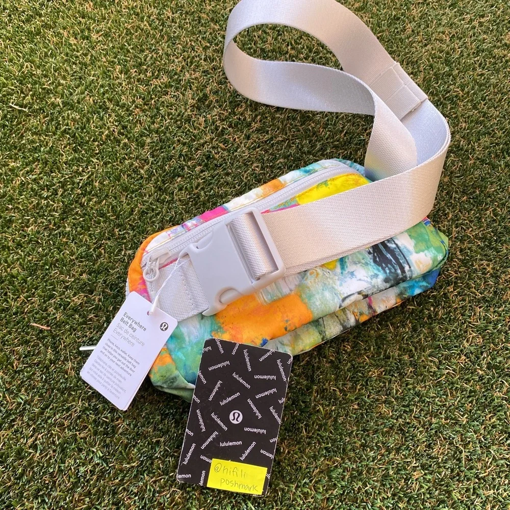 NWT Lululemon everywhere belt bag no limits multi white paint extended strap - Picture 4 of 4